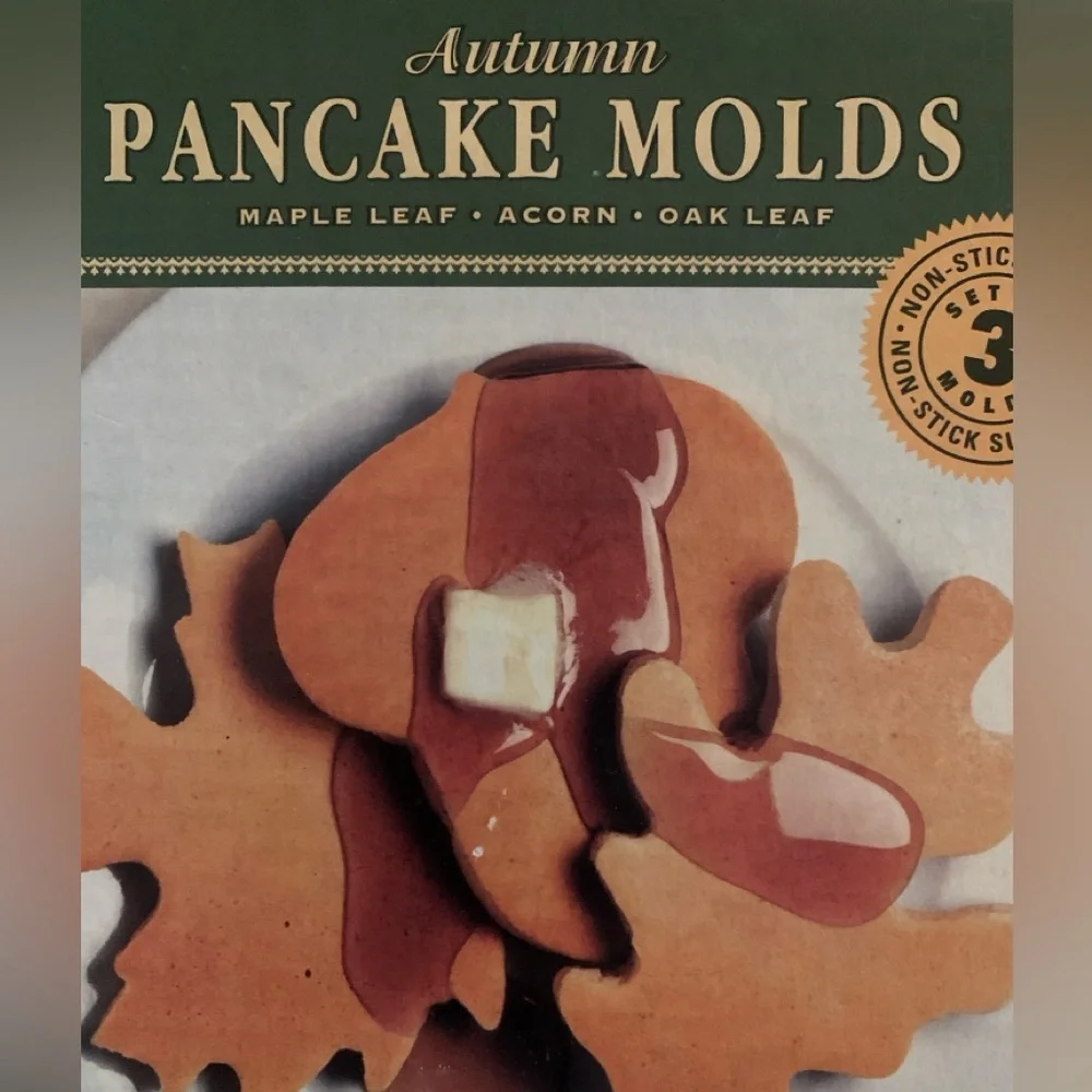 Williams Sonoma Autumn Pancake Maple Leaf Acorn Oak Leaf New in Box